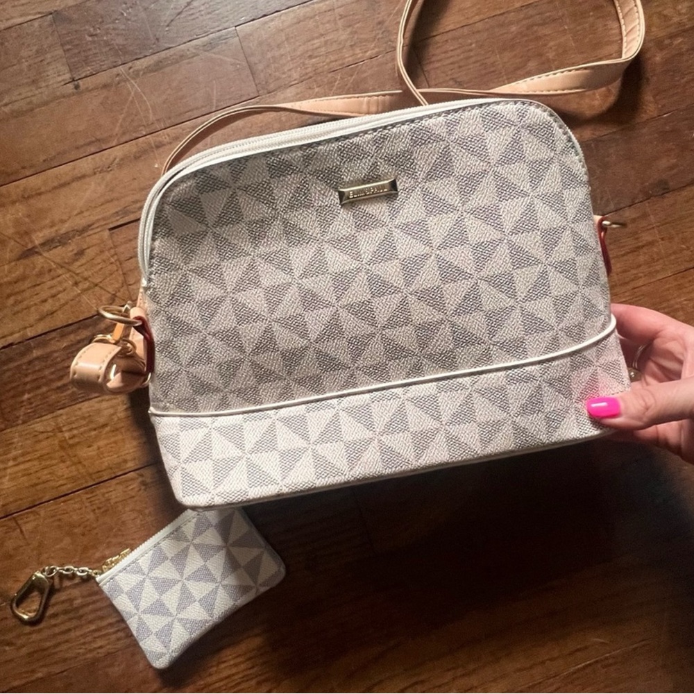 Chic Beige Geometric Crossbody Bag